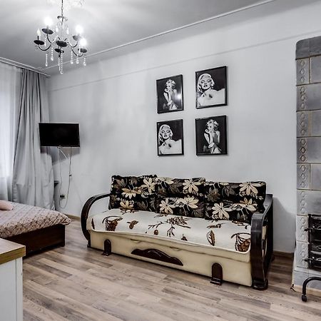 Apartment Near Circus Lviv Exterior photo
