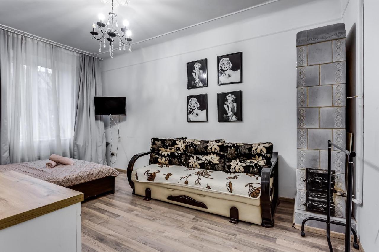 Apartment Near Circus Lviv Exterior photo
